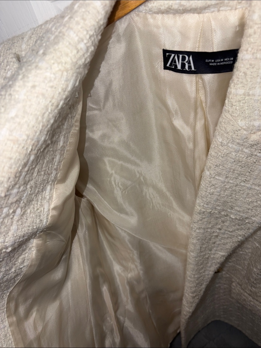 Zara Cream Bouclé Double-Breasted Blazer with Gold Buttons - Picture 7 of 11